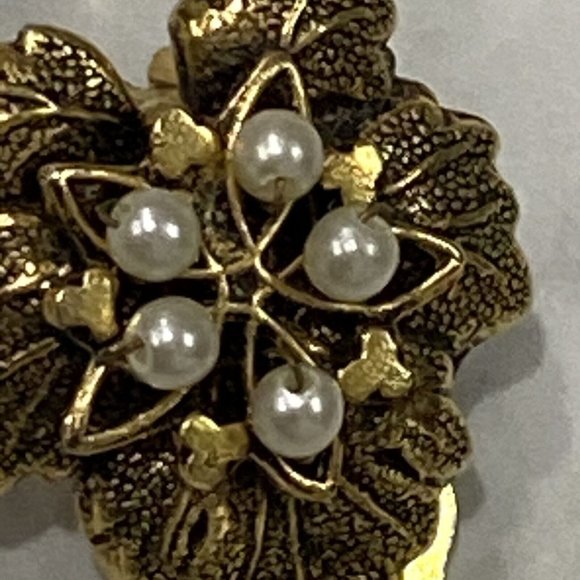Vintage Clip On Earrings Leaf Brushed Gold Tone Faux Pearl 3/4” - Picture 9 of 12